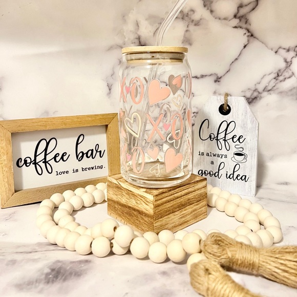 đź’•XOXO Glass Coffee Tumbler with Straw and Lidđź’• - Picture 2 of 2